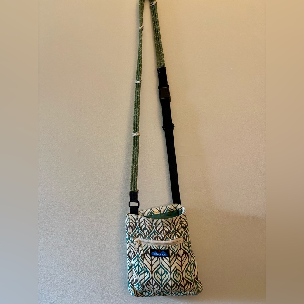 Kavu Leaf Pattern Crossbody Bag - Green and Black